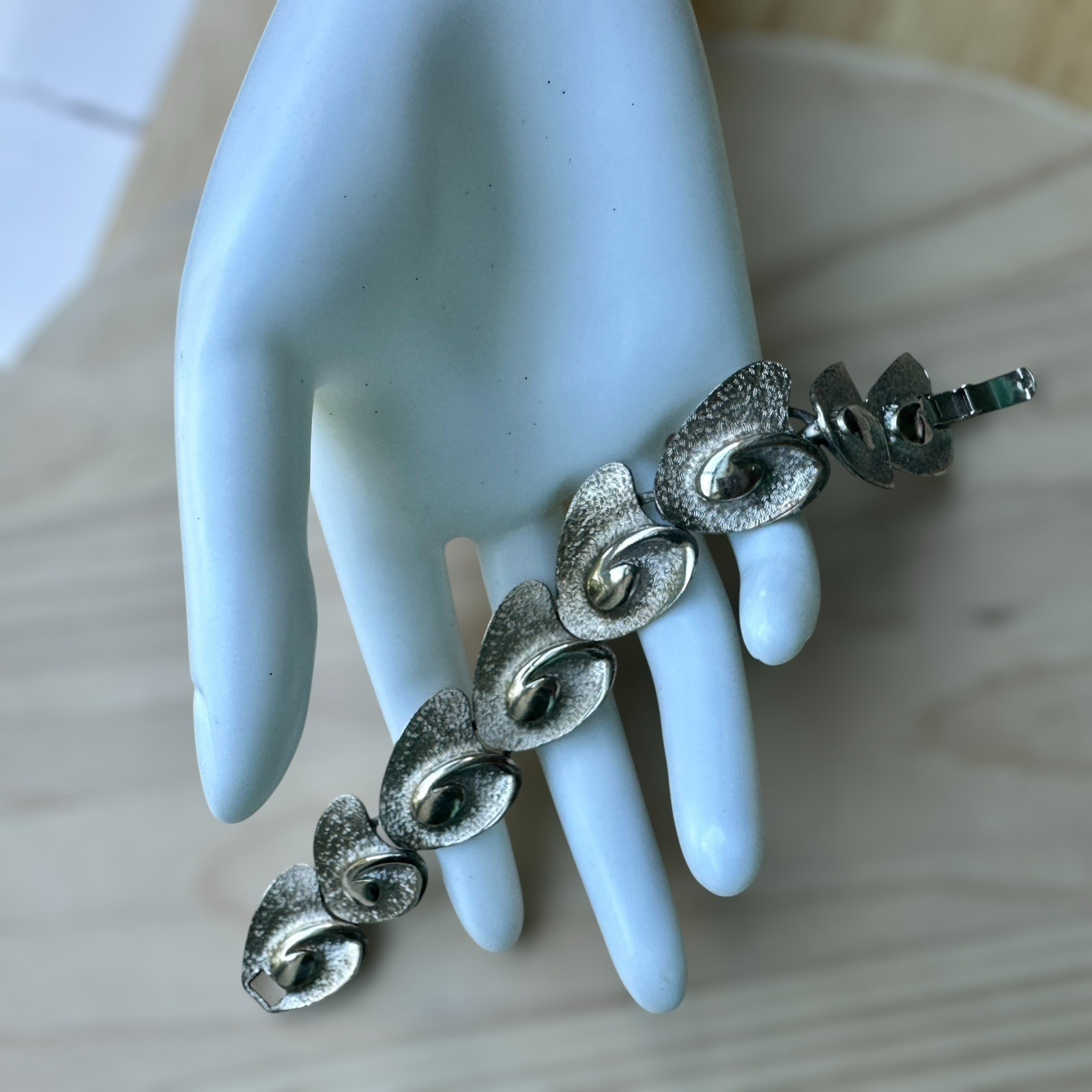 Vintage Judy Lee Size 65 Link Bracelet Swirl Design Textured Silver Tone Signed 20$